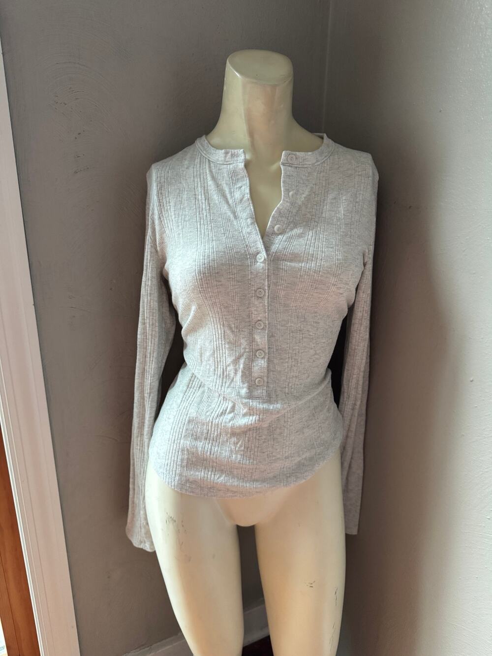 American Eagle long-sleeve henley shirt size med